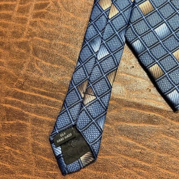Kenneth Cole New York Geometric Diamond Pattern Men's 100% Silk Necktie HandMade - Picture 3 of 4